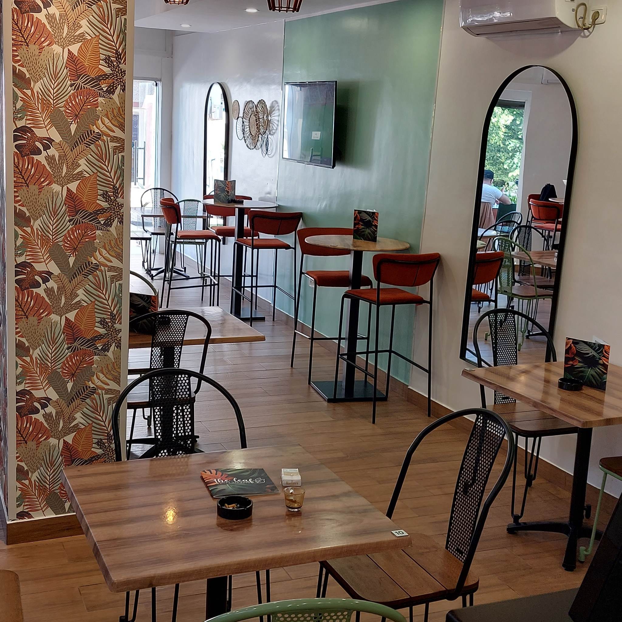 THE LEAF coffe & food -ENNASER